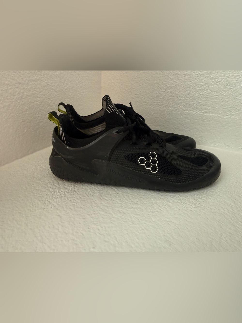 Vivobarefoot Motus Strength Black Barefoot Training Shoes – Size 40 / US 9.5